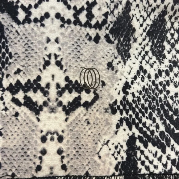 Balance Collection Python Leggings 🐍 - Picture 3 of 3